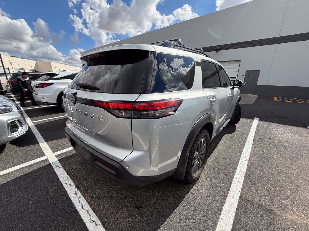 Used 2022 Nissan Pathfinder SV FWD image 4