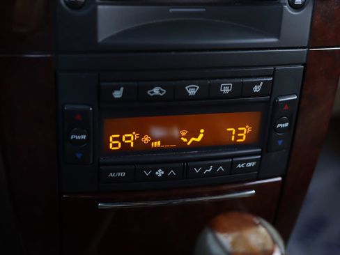 Used 2006 Cadillac SRX w/ Seating Package image 15