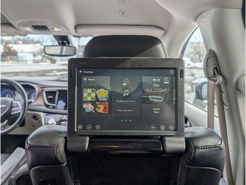 Used 2018 Chrysler Pacifica Touring-L Plus image 19