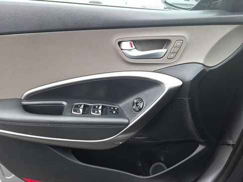 Used 2017 Hyundai Santa Fe SE image 10