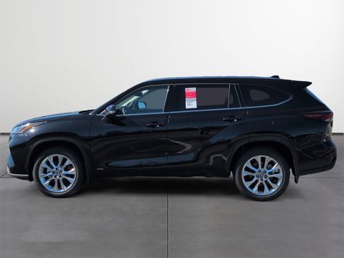 New 2026 Toyota Highlander Limited image 3
