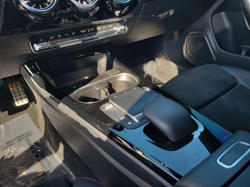 Used 2022 Mercedes-Benz CLA 250 image 17