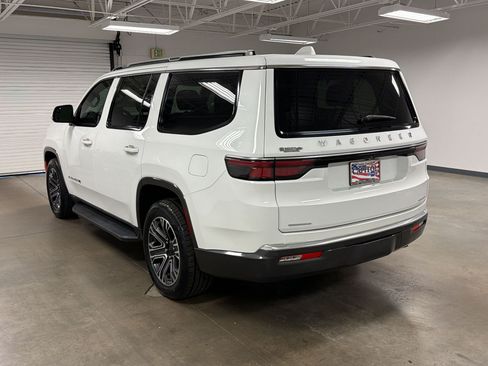 Used 2022 Jeep Wagoneer Series III AWD/4WD image 2