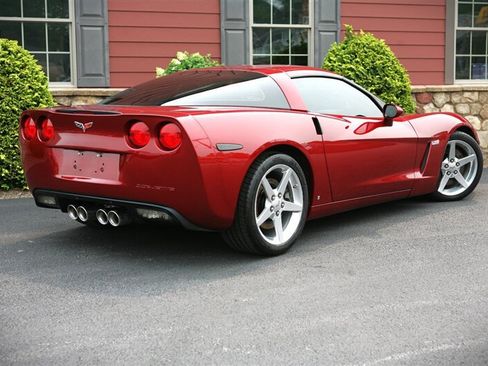 Used 2006 Chevrolet Corvette Coupe w/ Preferred Equipment Group RWD image 6