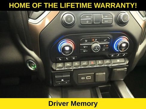 Used 2020 Chevrolet Silverado 1500 High Country w/ Technology Package AWD/4WD image 33