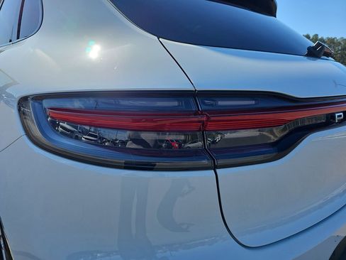 Used 2021 Porsche Macan Base image 38