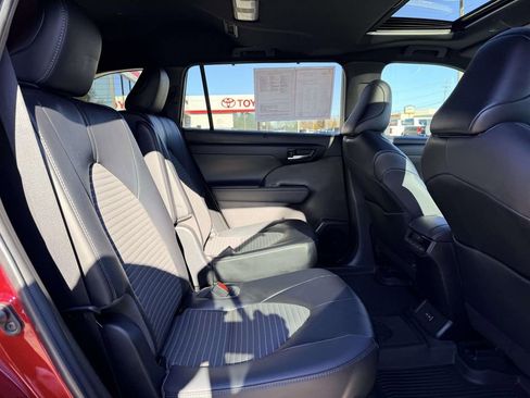 Certified 2022 Toyota Highlander XSE image 14