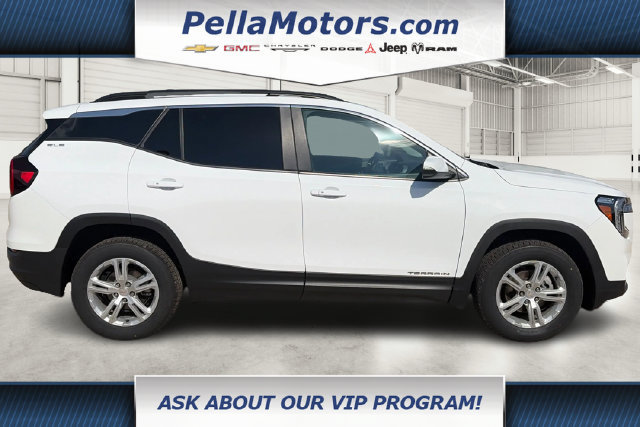 Used 2023 GMC Terrain SLE w/ Driver Convenience Package AWD/4WD image 2