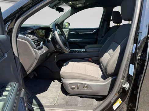 Used 2025 GMC Acadia Elevation AWD/4WD image 10