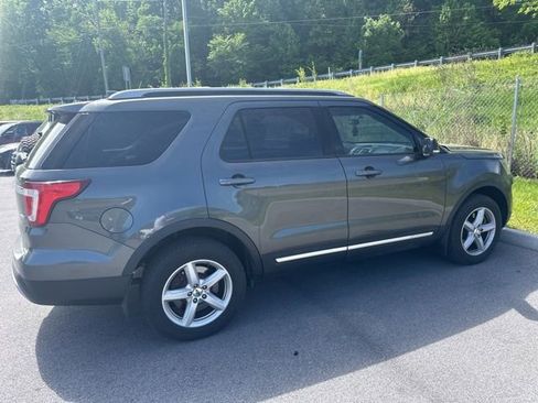Used 2017 Ford Explorer XLT AWD/4WD image 8