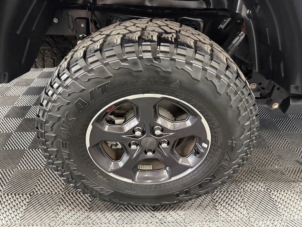 Used 2023 Jeep Gladiator Rubicon w/ LED Lighting Group AWD/4WD image 19