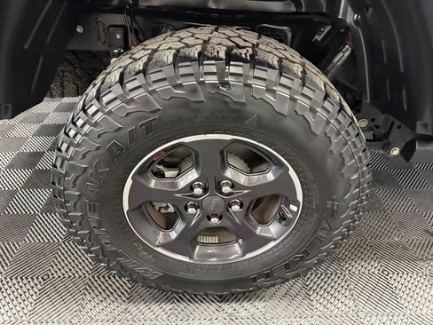Used 2023 Jeep Gladiator Rubicon w/ LED Lighting Group AWD/4WD image 19