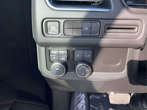 Used 2024 Chevrolet Suburban RST w/ Luxury Package AWD/4WD image 21