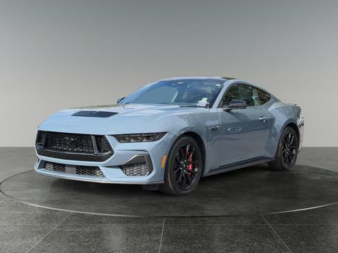 Used 2025 Ford Mustang GT Premium RWD image 3