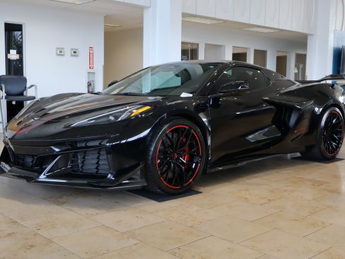 Used 2024 Chevrolet Corvette Z06 w/ Z07 Performance Package image 5