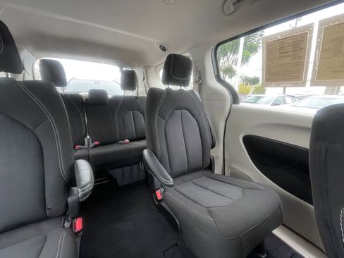 Used 2023 Chrysler Voyager LX image 39