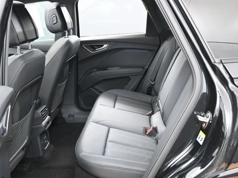 Used 2024 Audi Q4 e-tron Premium Plus w/ Premium Plus image 32