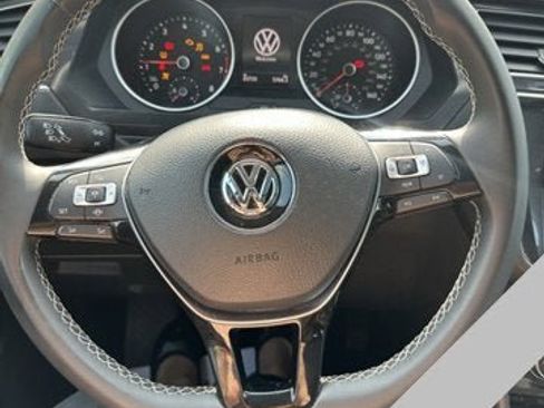 Used 2021 Volkswagen Tiguan SE w/ Panoramic Sunroof Package image 16