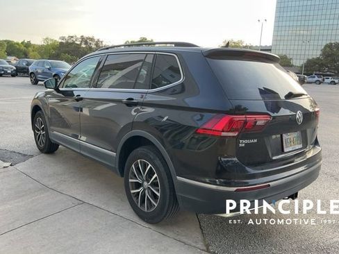 Used 2020 Volkswagen Tiguan SE w/ Panoramic Sunroof Package image 4