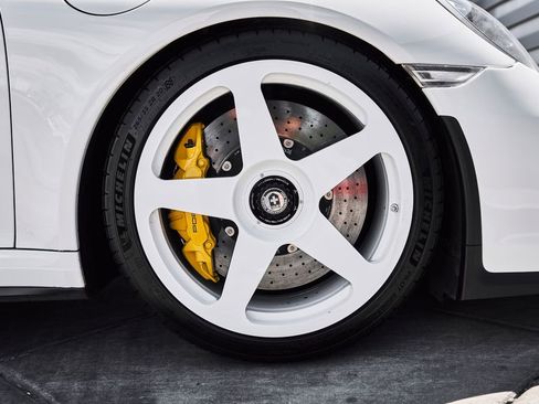 Used 2018 Porsche 911 GT3 RWD image 23