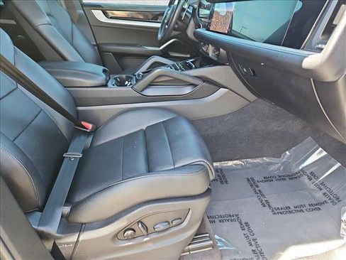 Used 2024 Porsche Cayenne AWD/4WD image 22