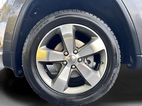 Used 2016 Jeep Grand Cherokee Limited image 25