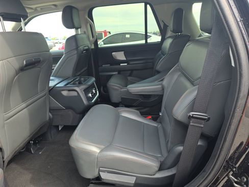 Used 2025 Ford Expedition Active AWD/4WD image 12