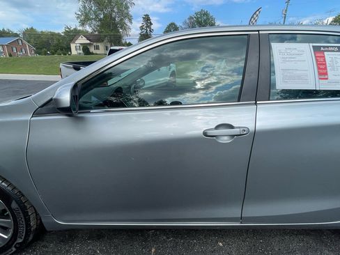 Used 2015 Toyota Camry XLE image 3