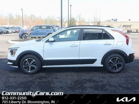 Certified 2025 Kia Niro LX image 3