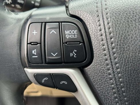 Used 2019 Toyota Highlander XLE AWD/4WD image 20