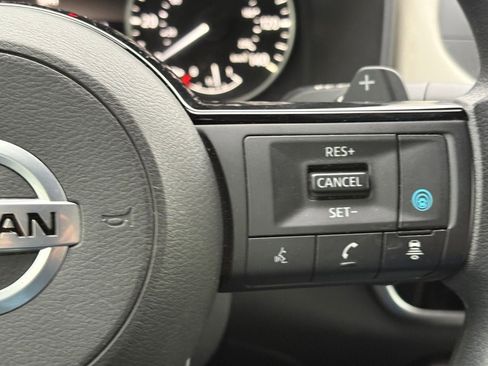 Used 2021 Nissan Rogue SV image 16