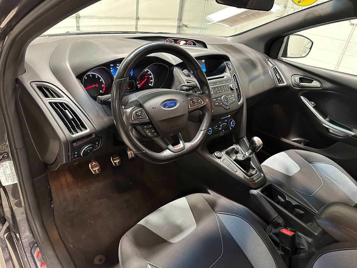 Used 2016 Ford Focus ST FWD image 26