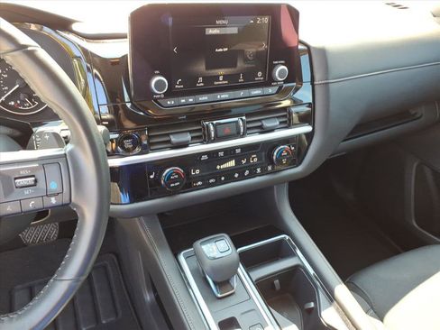 Used 2025 Nissan Pathfinder SV image 15