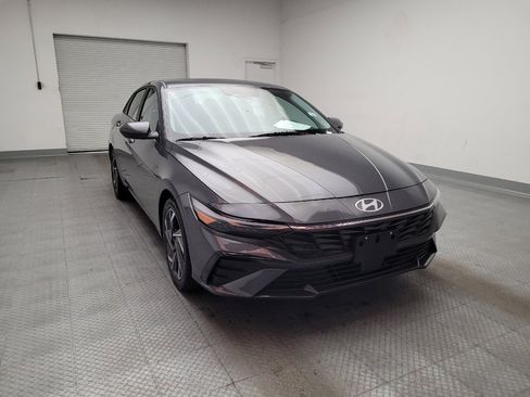 Used 2025 Hyundai Elantra SEL FWD image 14