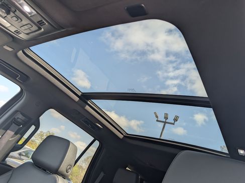 Used 2024 Chevrolet Tahoe Z71 w/ Z71 Off-Road Package image 15