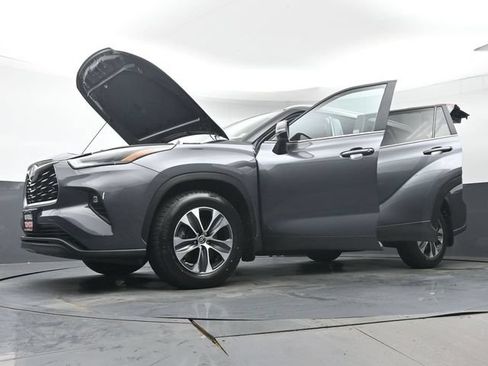 Used 2023 Toyota Highlander XLE AWD/4WD image 48