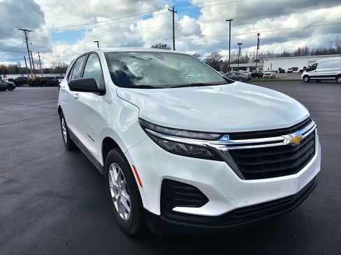 Used 2024 Chevrolet Equinox LS w/ LS Convenience Package AWD/4WD image 3