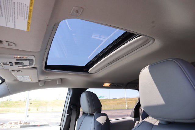 Used 2025 Toyota Sienna XLE w/ XLE Plus Package AWD/4WD image 10