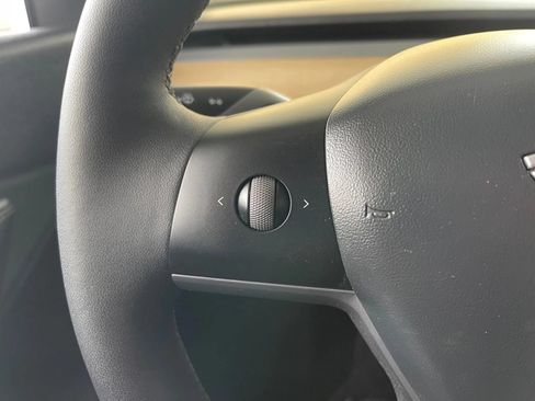 Used 2021 Tesla Model Y Long Range AWD/4WD image 31