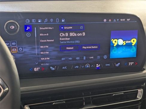 Used 2025 Chevrolet Traverse LT image 20