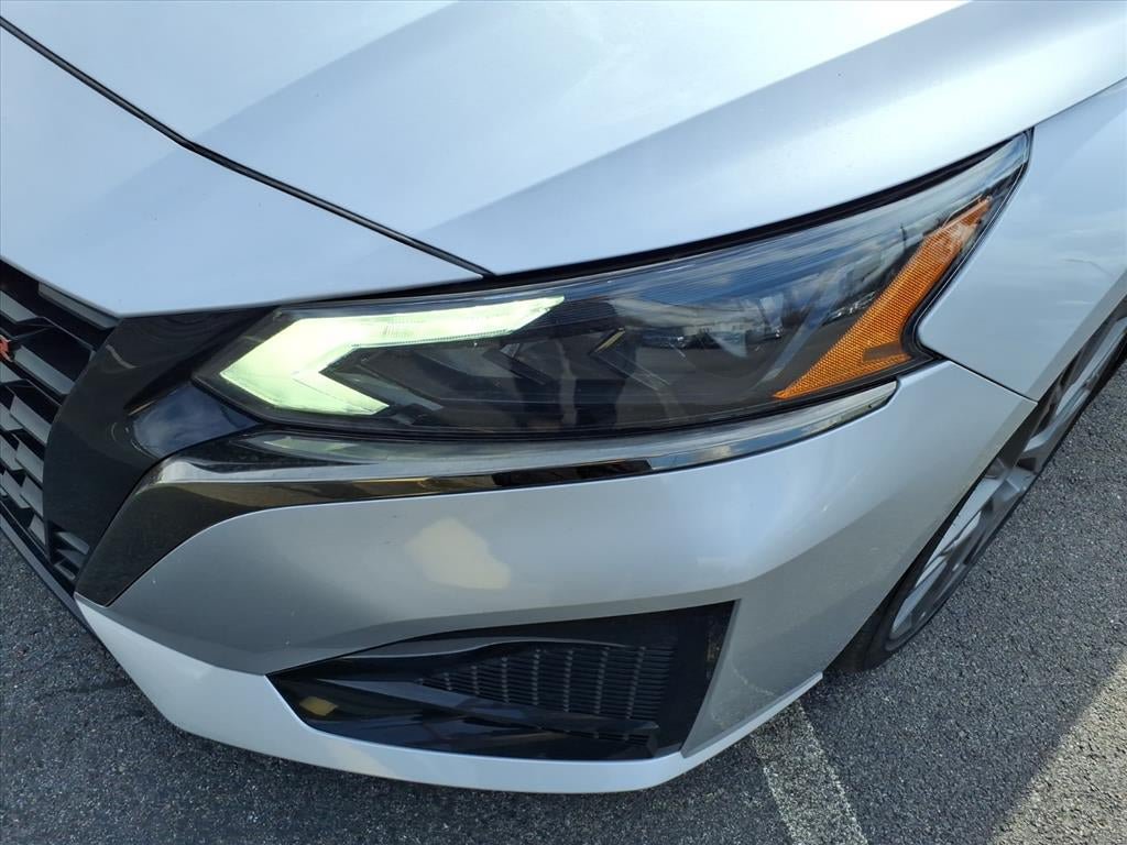 Used 2023 Nissan Altima 2.0 SR FWD image 10