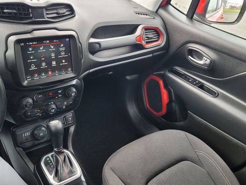 Used 2022 Jeep Renegade Latitude w/ Convenience Group AWD/4WD image 24