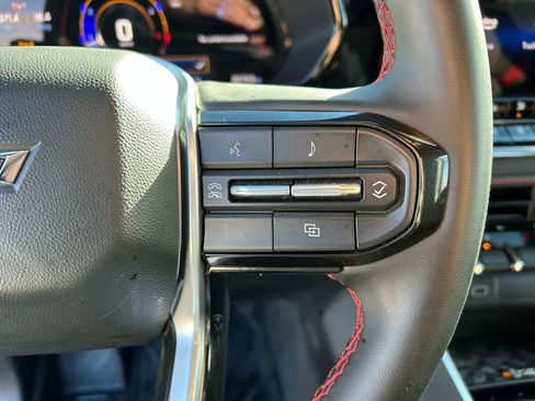 Used 2024 Chevrolet Colorado Z71 w/ Z71 Convenience Package 2 image 12