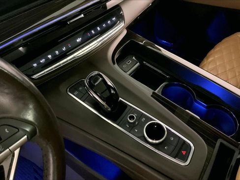 Used 2022 Cadillac Escalade Premium Luxury AWD/4WD image 17