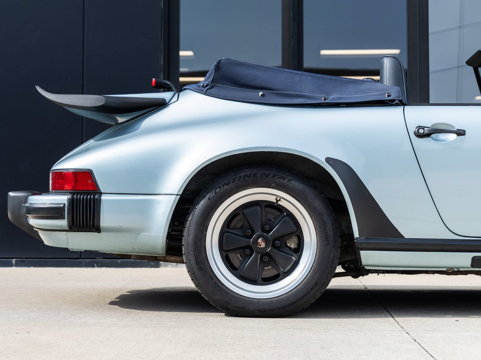 Used 1988 Porsche 911 Carrera RWD image 16