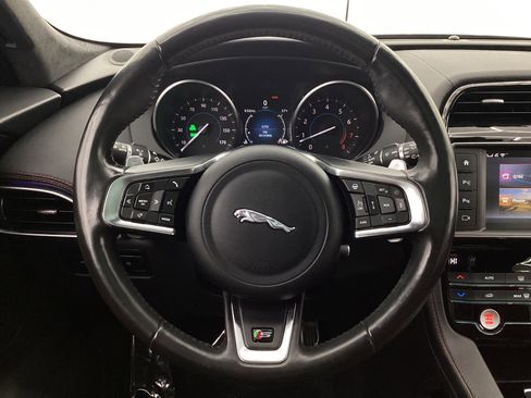 Used 2018 Jaguar F-PACE S image 29