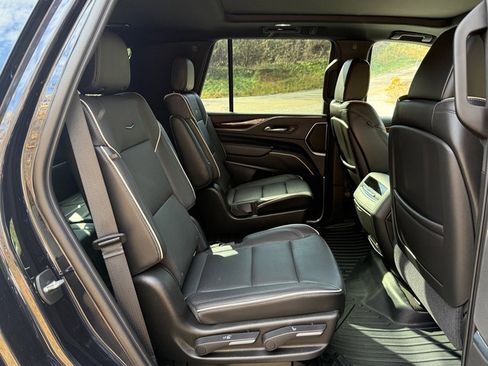 Used 2021 Cadillac Escalade Premium Luxury image 25