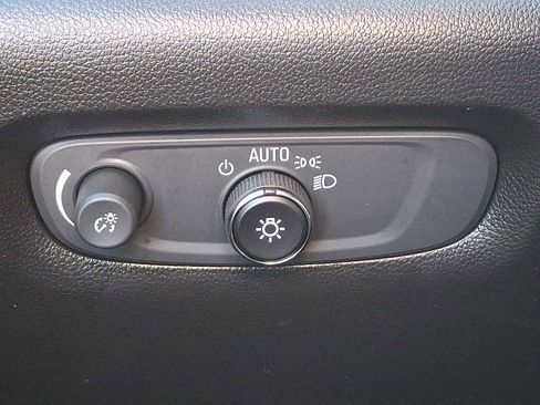 Used 2023 Chevrolet Traverse Premier w/ Redline Edition image 26