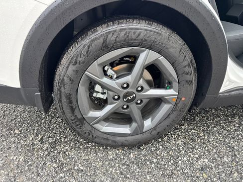 New 2025 Kia K4 LXS image 17