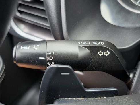 Used 2023 Nissan Rogue SV image 36